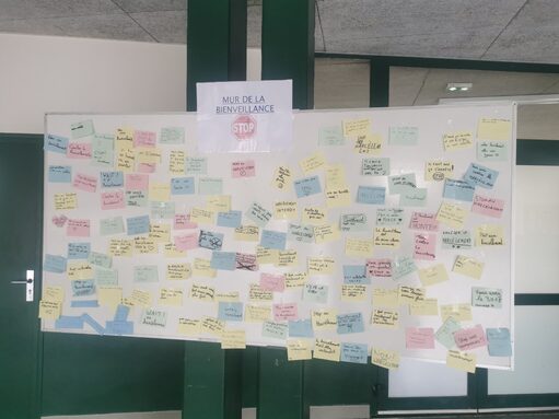 Post it contre le harcèlement.jpg